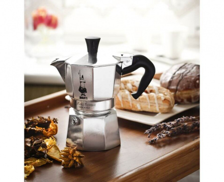 Гейзерная кофеварка MOKA EXPRESS на 4 чашки 160 мл, черная/серебро, алюминий, Bialetti